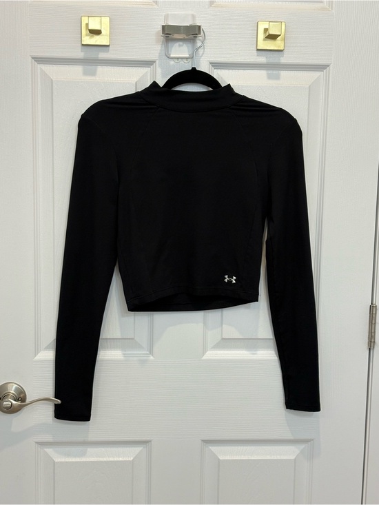 Under Armour Tops - Under Armour Black Long-Sleeve Cropped Performance Top #1472
